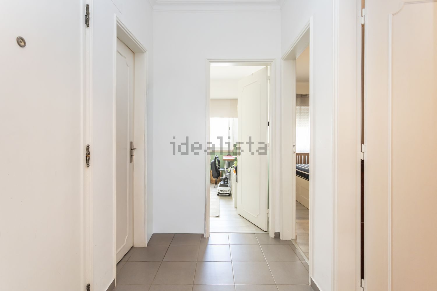 公寓 t2出售在Avenida Vale de Milhaços - 过道