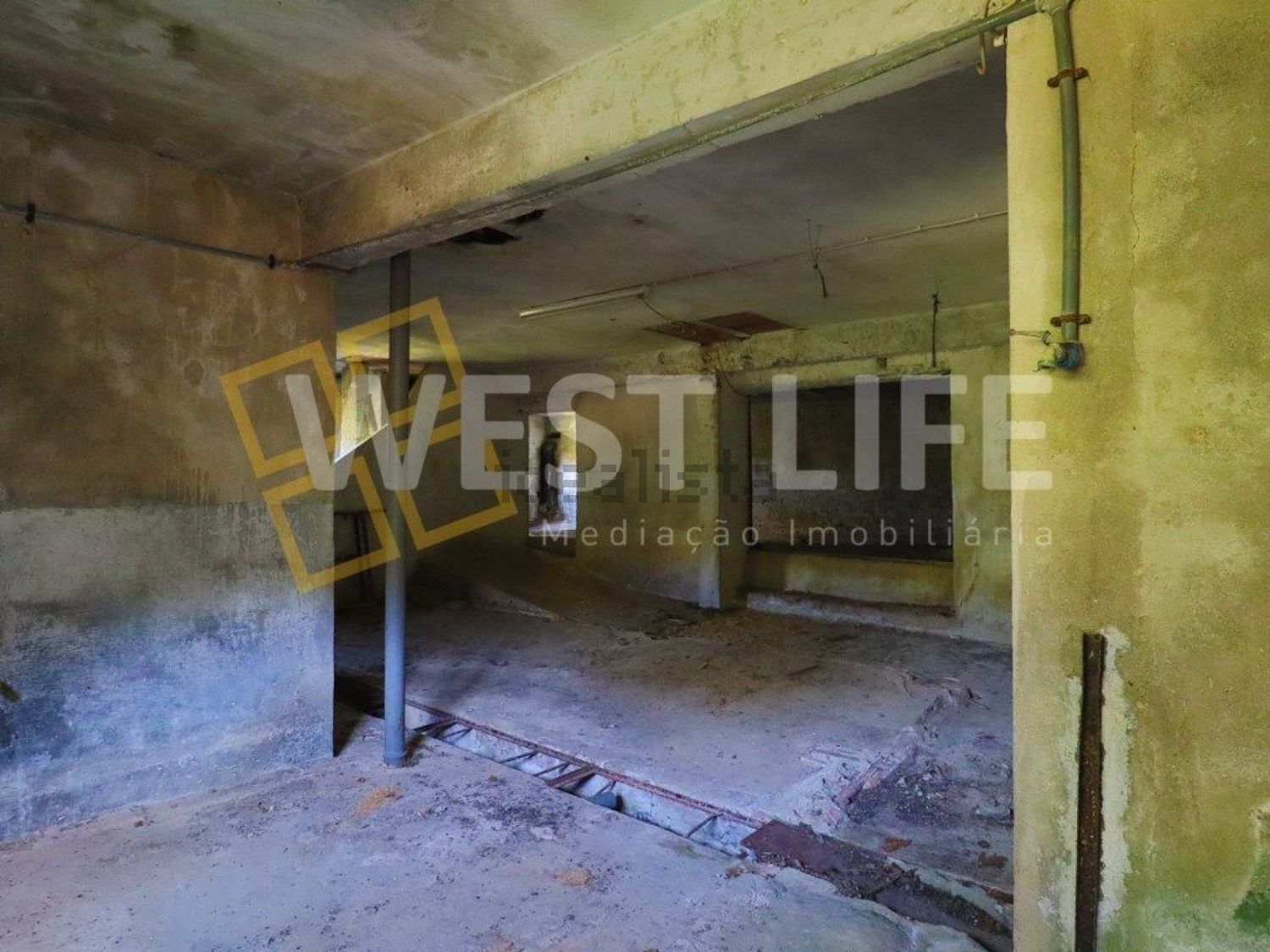 小楼房或独栋别墅出售在Venda do Pinheiro e Santo Estêvão das Galés - 停车位