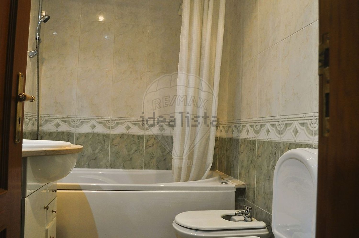 出租t0（单人公寓）在Rua Alfredo Cunha - 卫生间