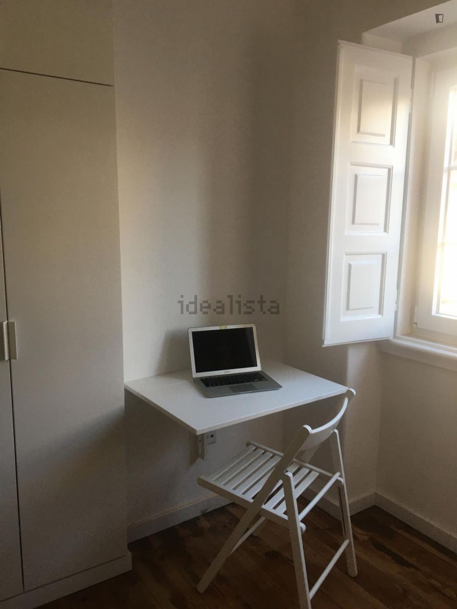 出租房间在Rua Angra do Heroísmo - 卧室