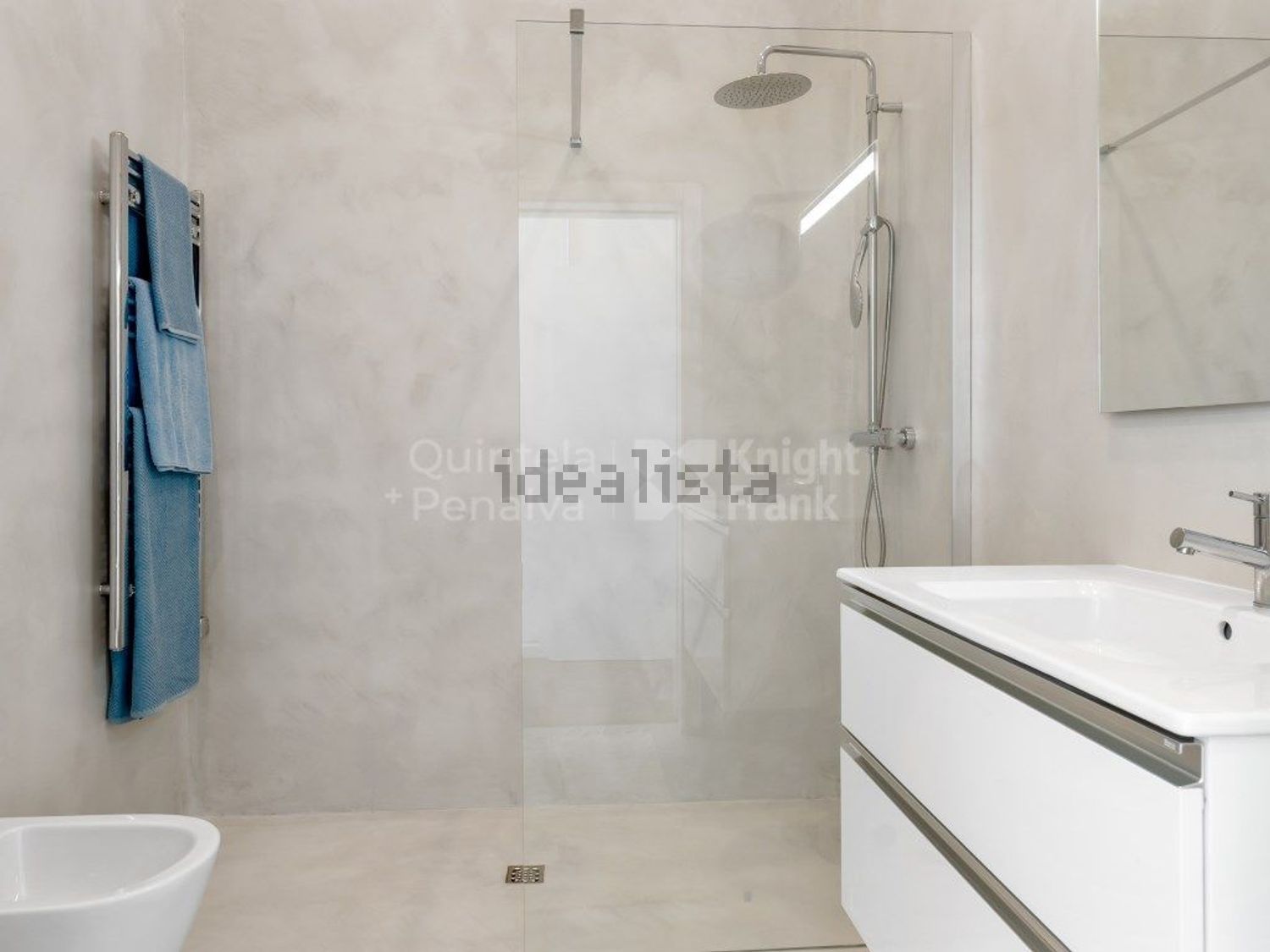 小楼房或独栋别墅出售在Estrada do Rodízio, 76 - 卫生间