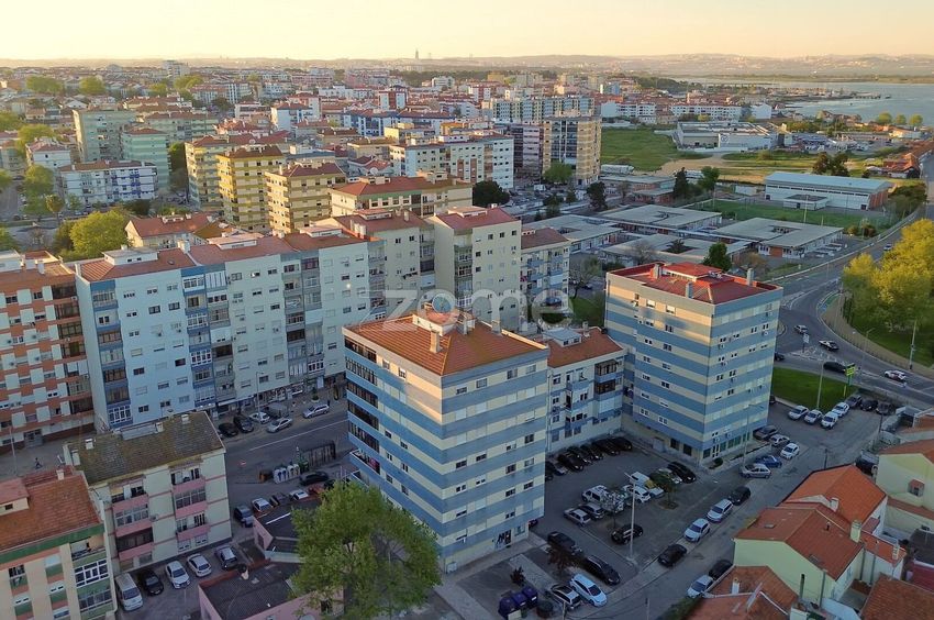 公寓 t2出售在Rua Movimento das Forças Armadas, 32