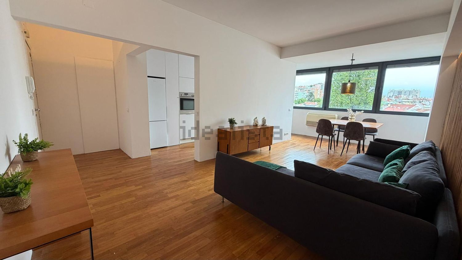 出租公寓 t2在Avenida Conselheiro Barjona de Freitas, 9 - 客厅