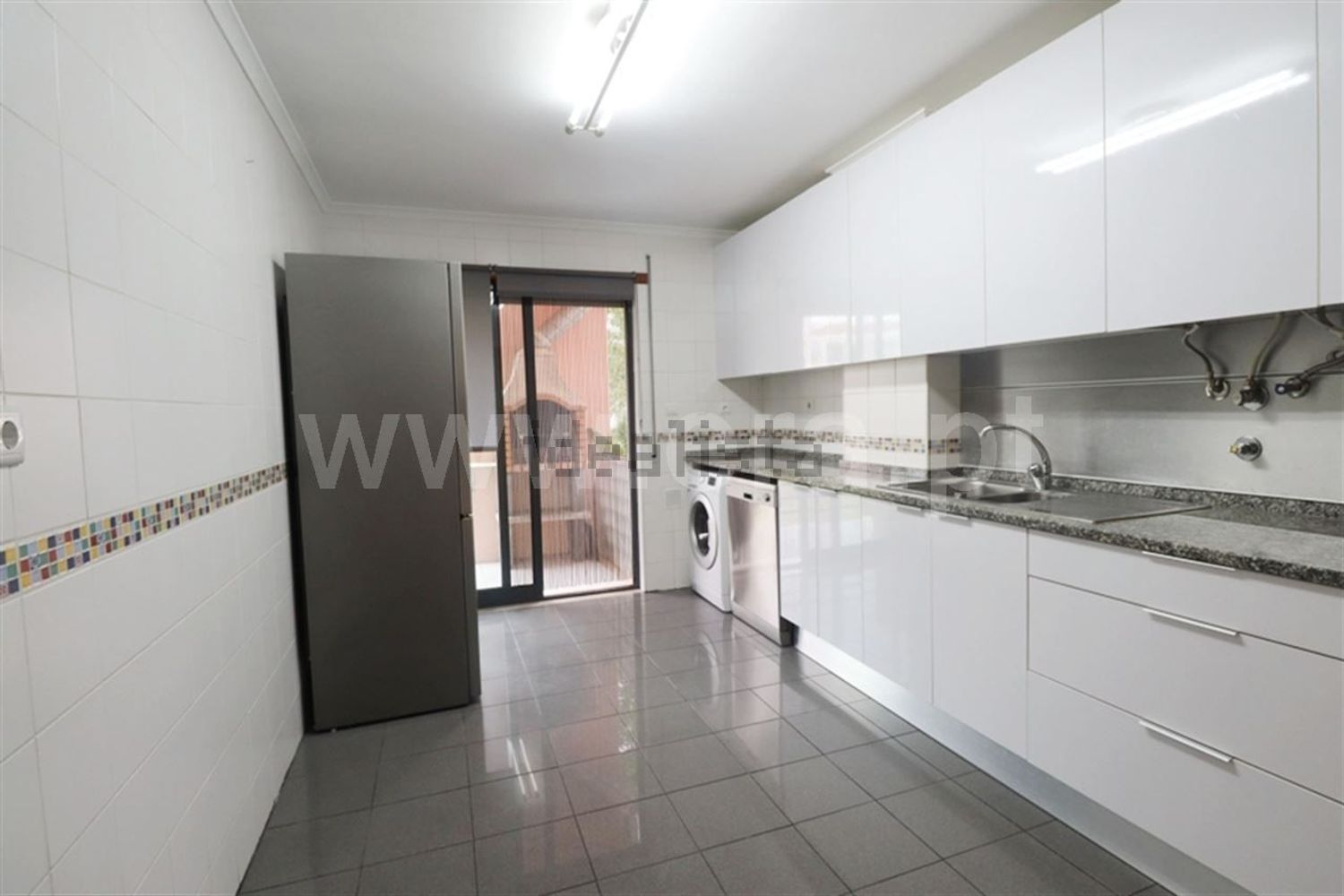 出租公寓 t3在Rua António Botto - 厨房