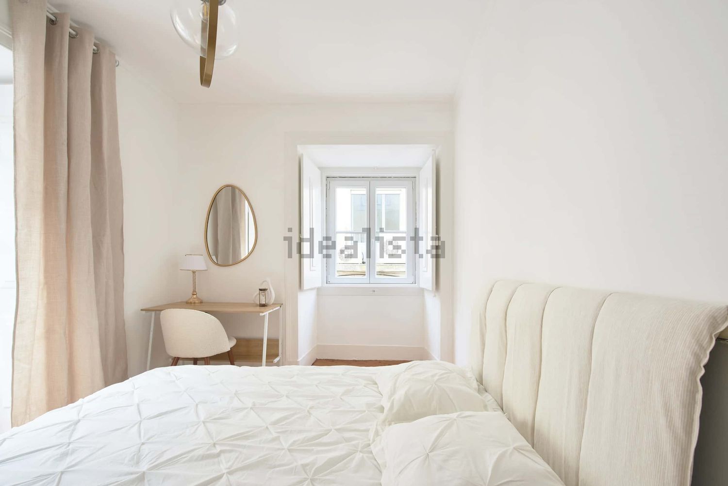 出租房间在Rua Nova da Trindade, 22 - 卧室