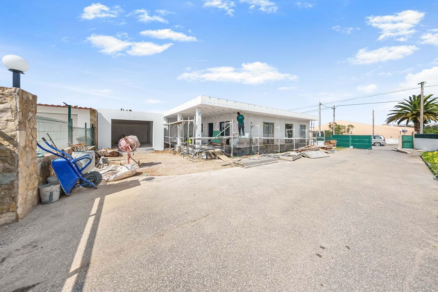 小楼房或独栋别墅出售在Rua do Outeiro - 外立面