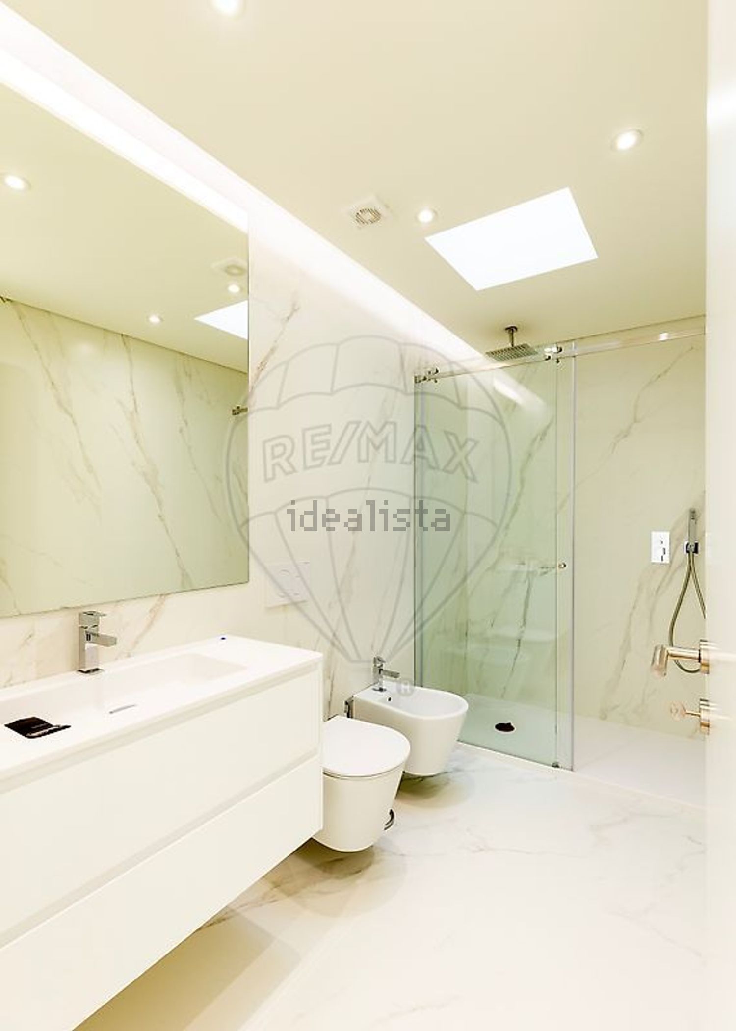 小楼房或独栋别墅出售在Rua Douro - 卫生间