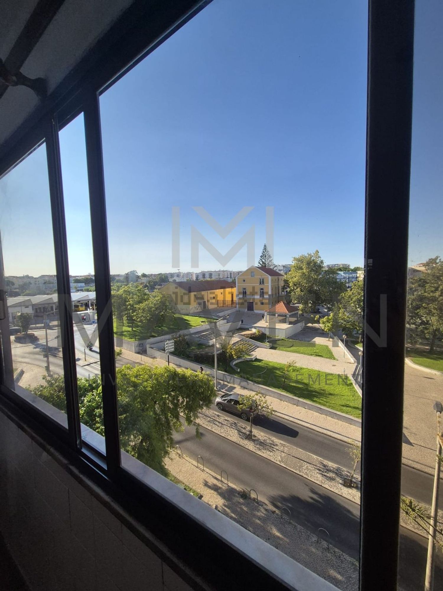 出租顶层公寓在Avenida Professor Rui Luís Gomes - 阳台