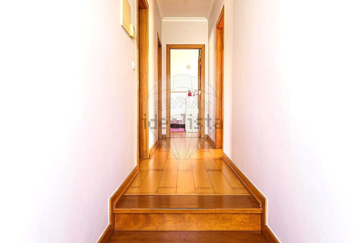 小楼房或独栋别墅出售在Rua Fernando Piteira Santos - 过道