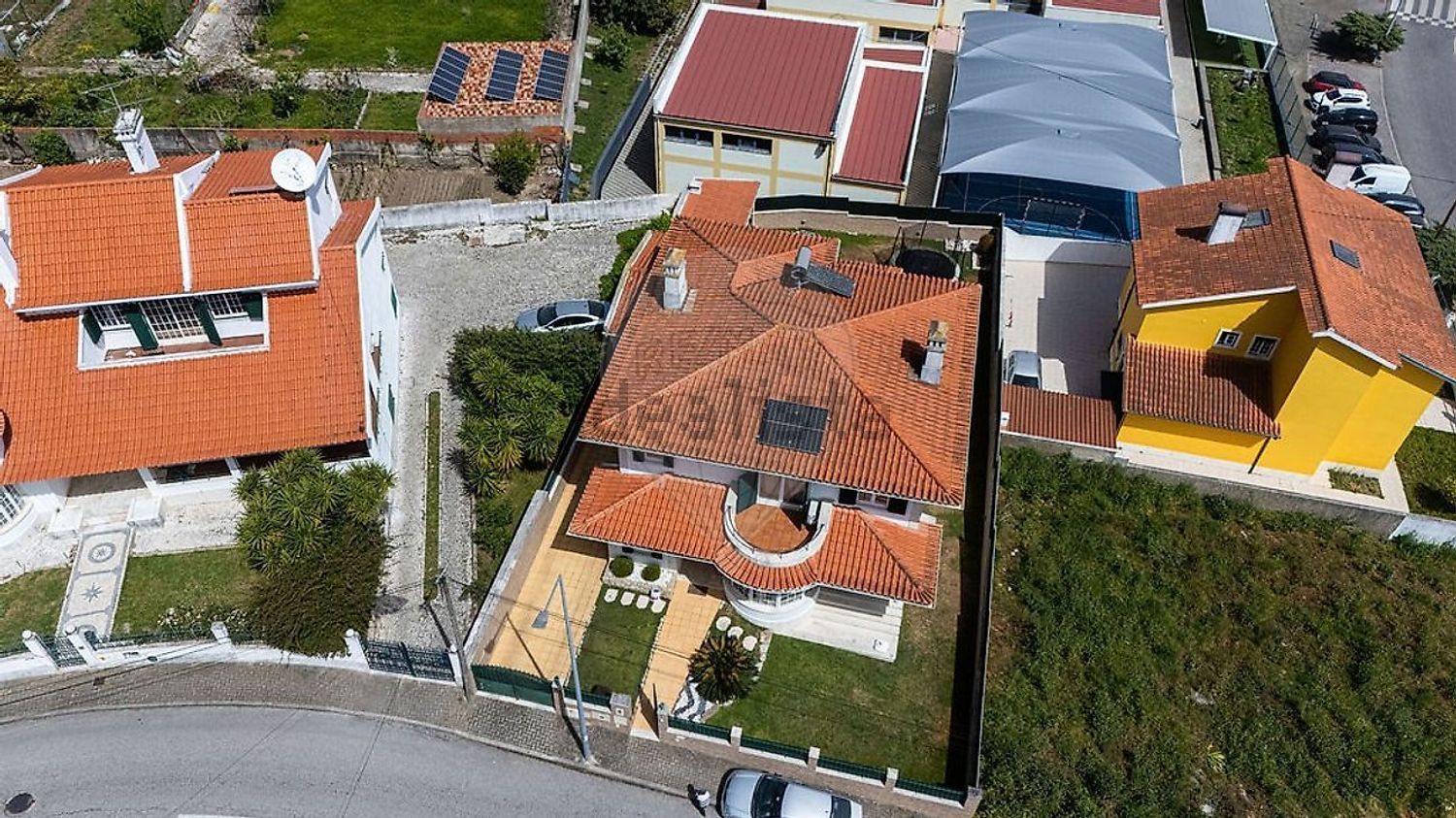 小楼房或独栋别墅出售在Rua Fernando Piteira Santos - 照片