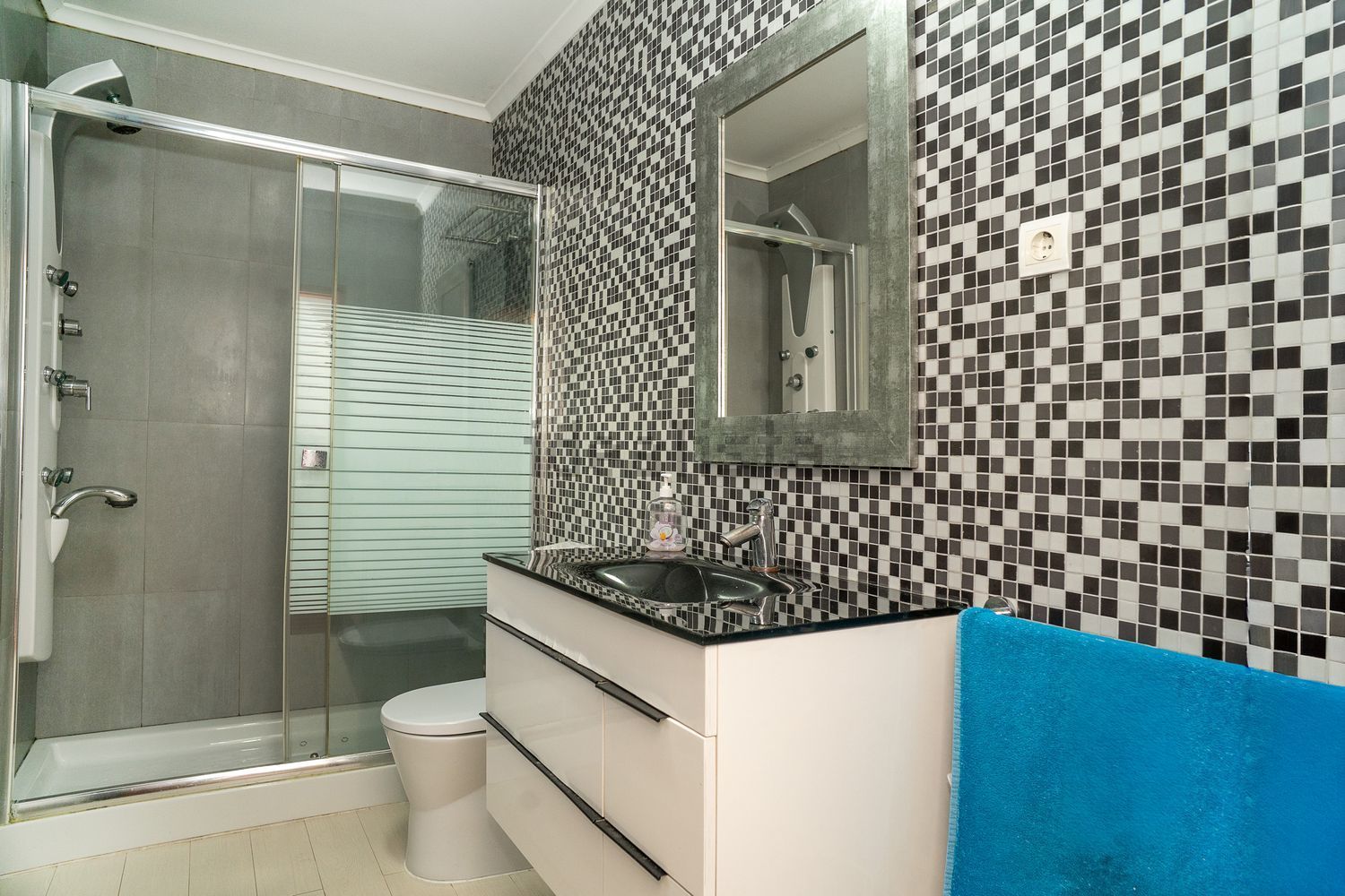 小楼房或独栋别墅出售在Rua da Mesquita, 13 - 卫生间