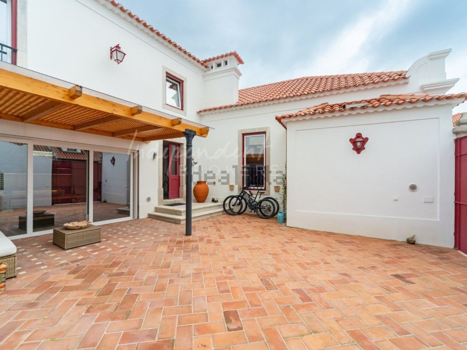 出租小楼房或独栋别墅在Rua Miguel Bombarda, 2 - 外立面