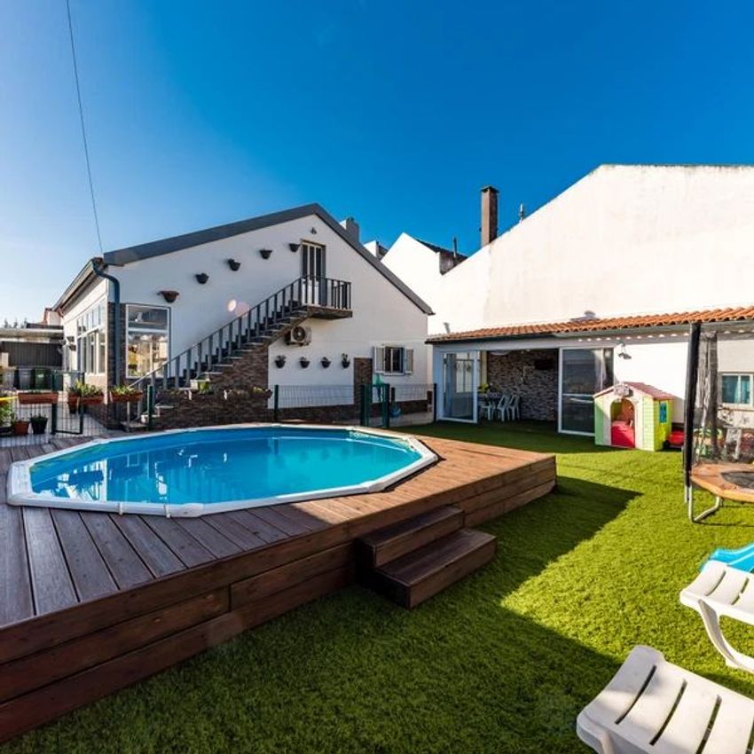 小楼房或独栋别墅出售在Rua Fernando Pessoa