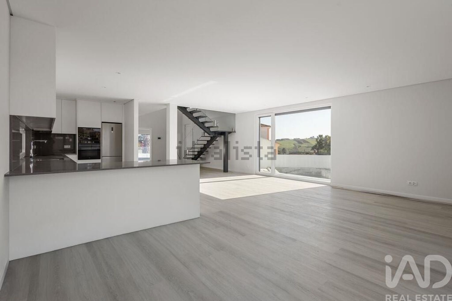 小楼房或独栋别墅出售在São Pedro da Cadeira - 居住