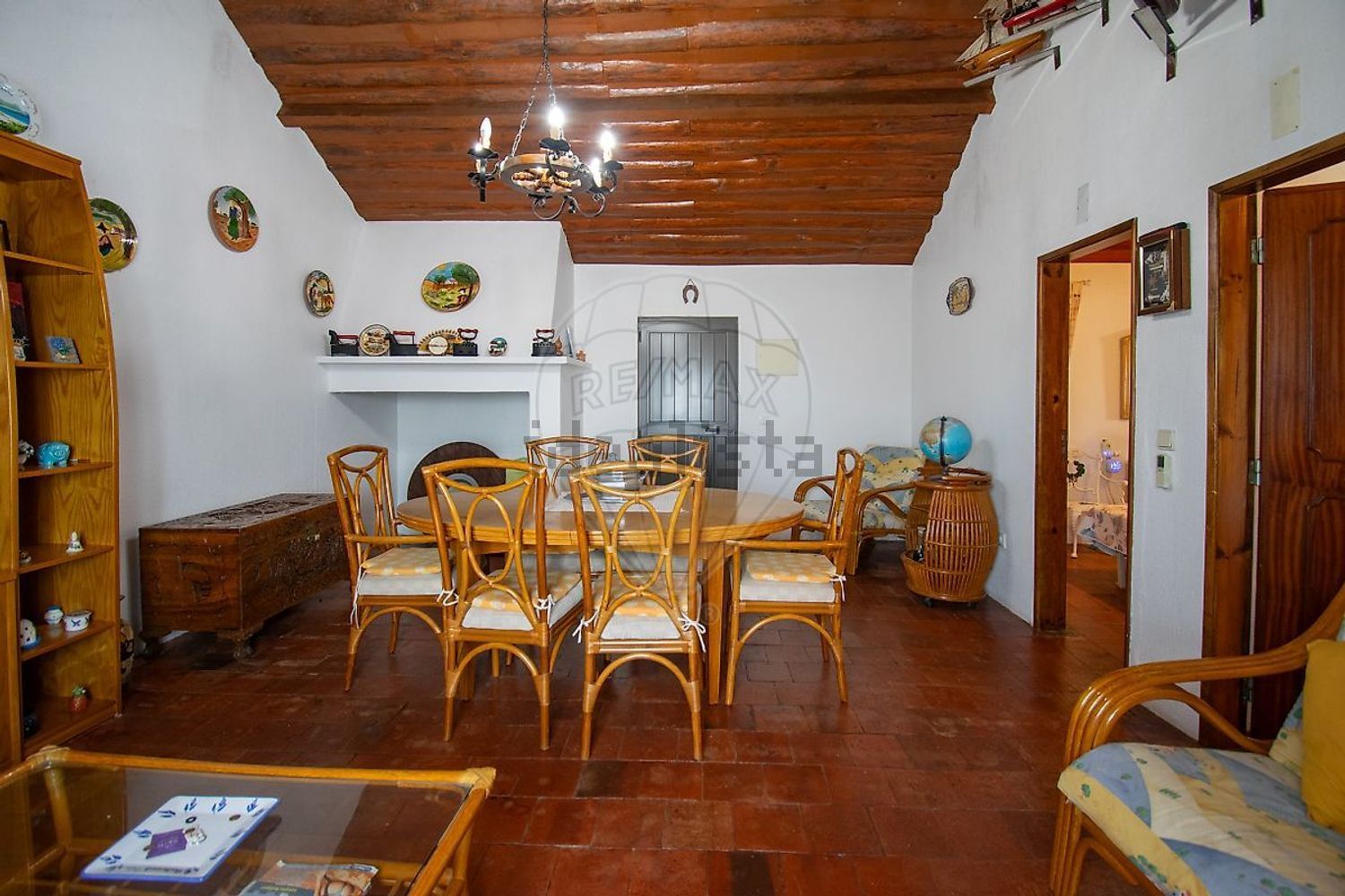 小楼房或独栋别墅出售Er261 - 客厅