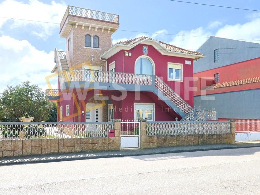 小楼房或独栋别墅出售在São Pedro da Cadeira