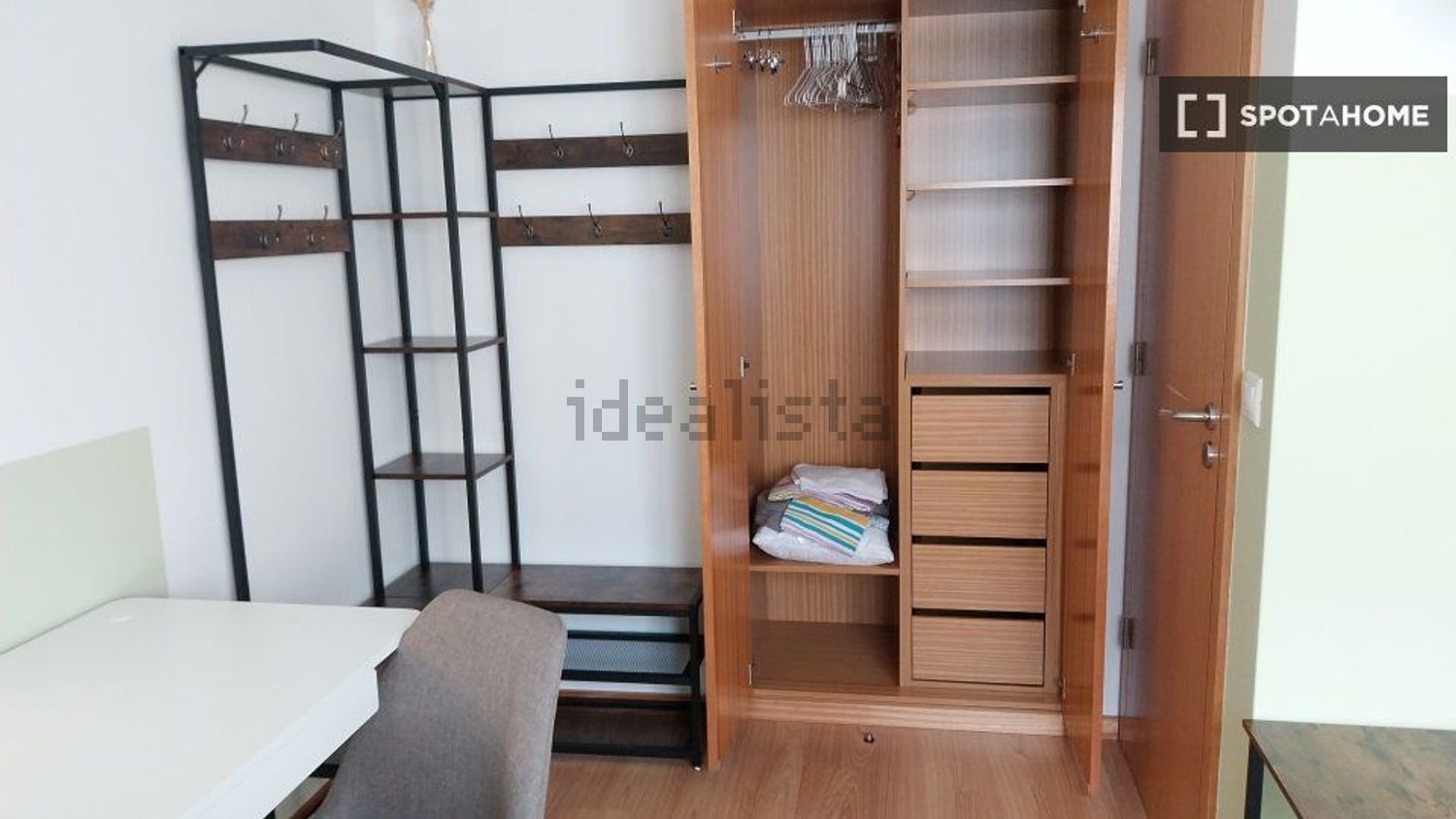 出租房间在Rua Engenheiro Cunha Leal - 试衣间