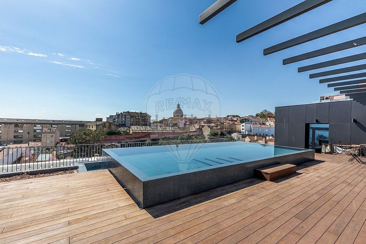 公寓 t2出售在Rua de Santa Engrácia - 游泳池