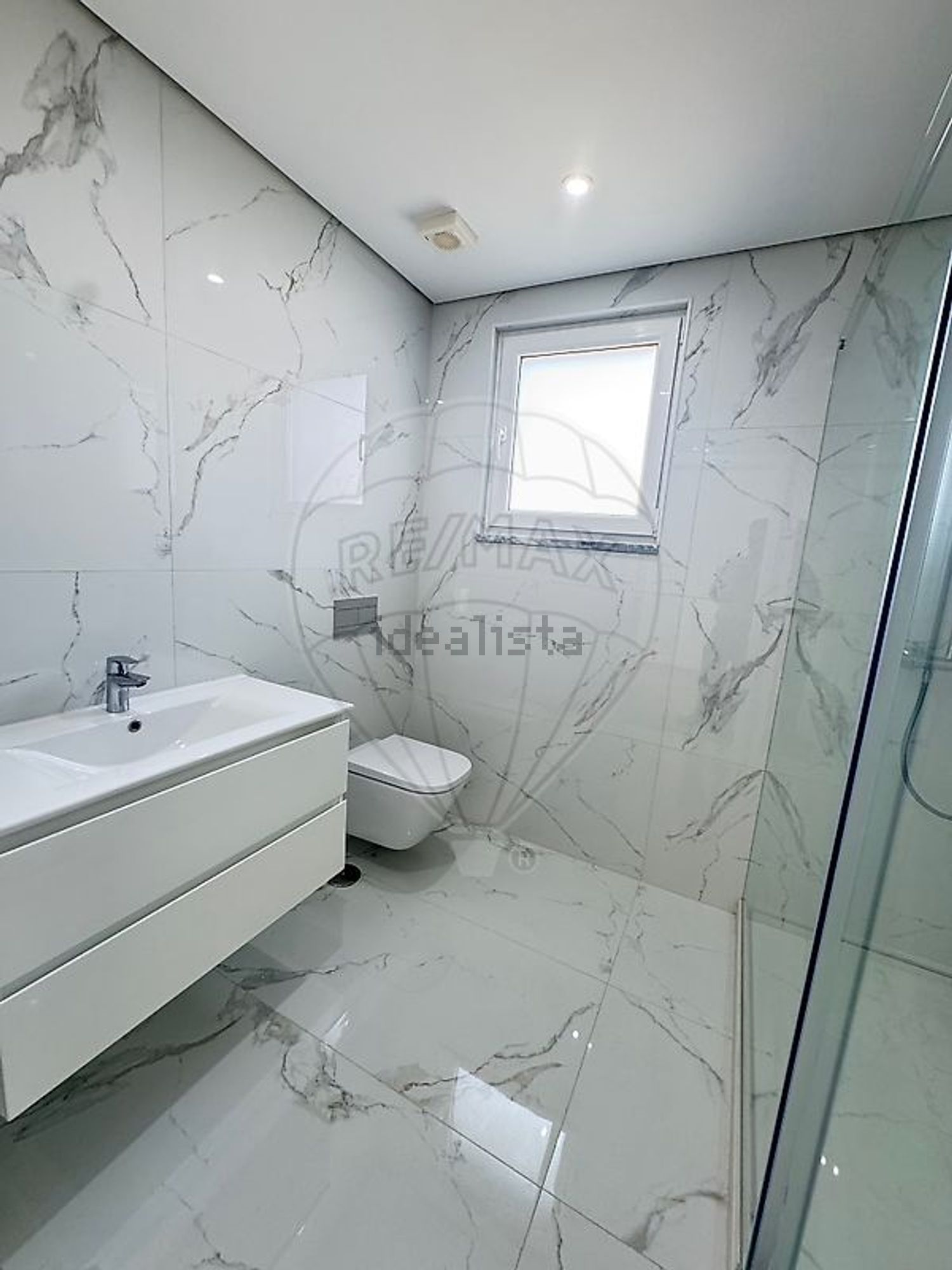 小楼房或独栋别墅出售在Alameda Miguel Torga - 卫生间