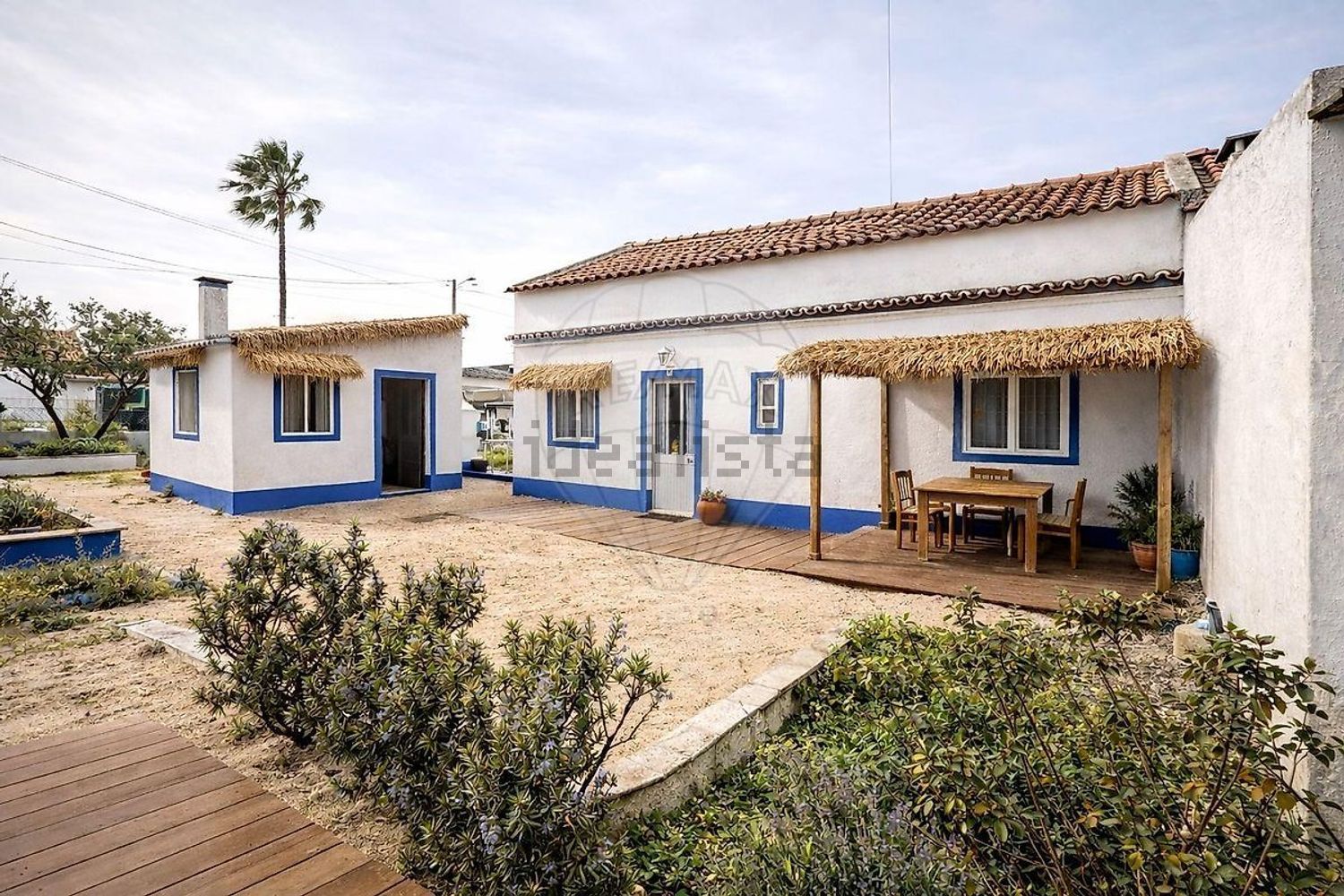 小楼房或独栋别墅出售在Rua Manuel Fonseca, 2 - 外立面