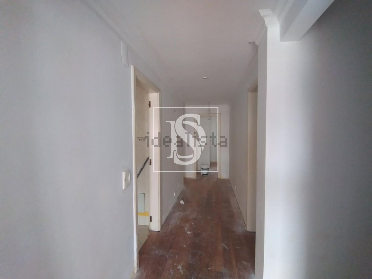 小楼房或独栋别墅出售在Rio Mouro Velho - Alto do Forte - 过道