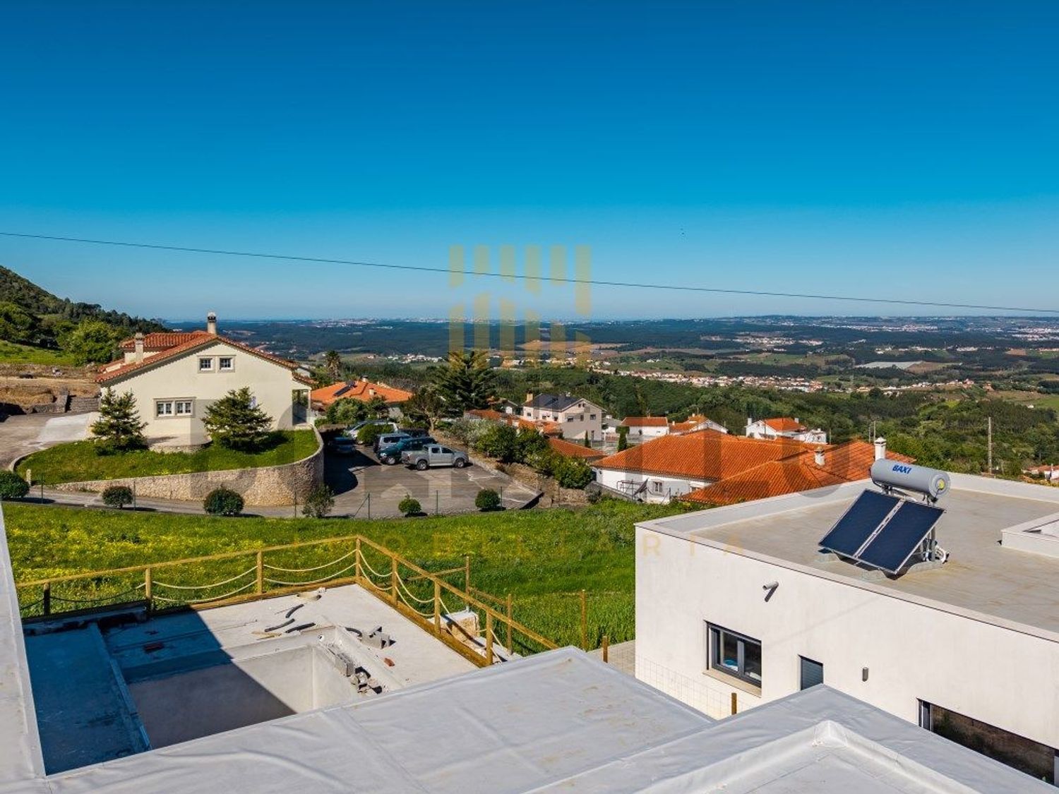 小楼房或独栋别墅出售在Rua do Serrado - 游泳池