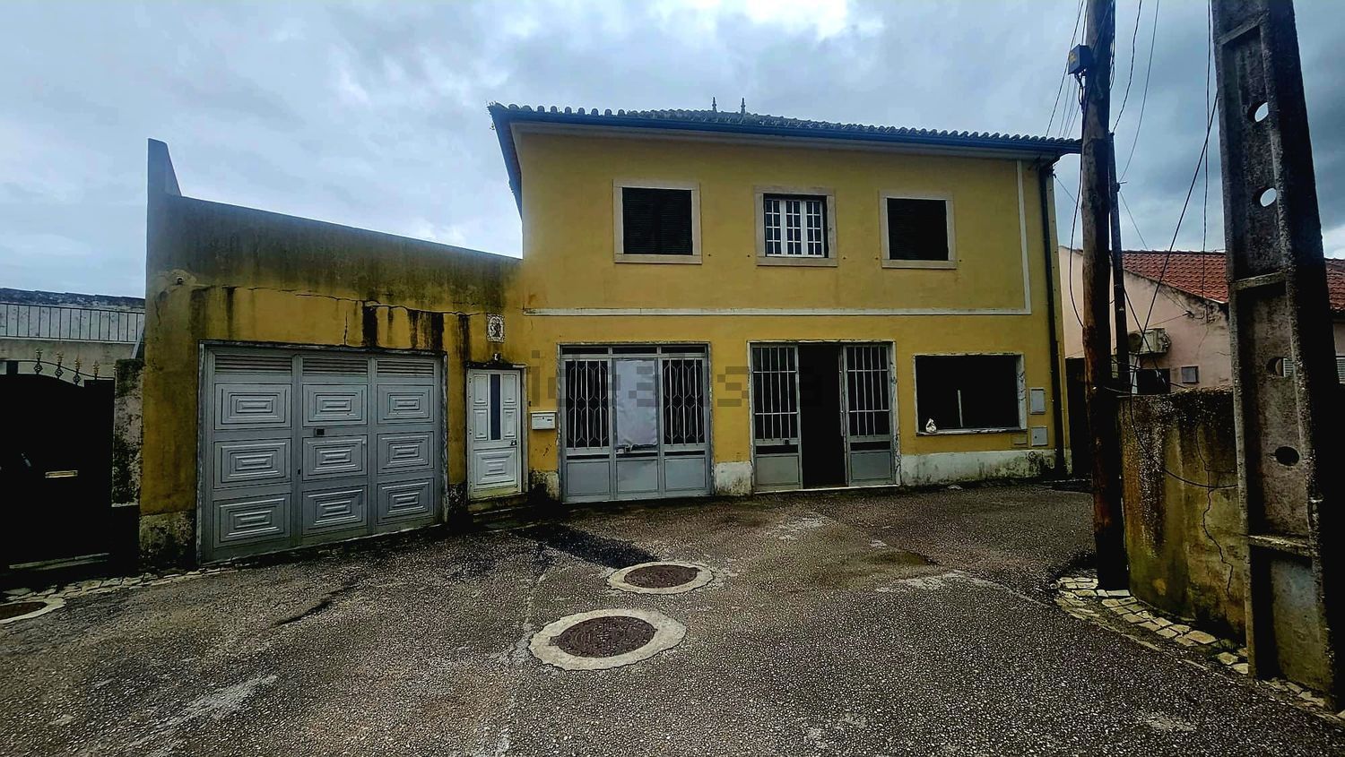 小楼房或独栋别墅出售在Rua da Cerca - 外立面