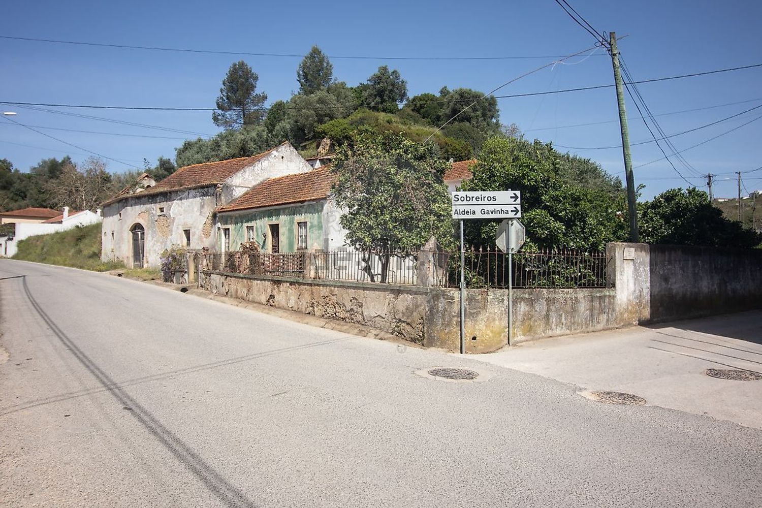 小楼房或独栋别墅出售在Rua do Casal da Carvalha - 外立面