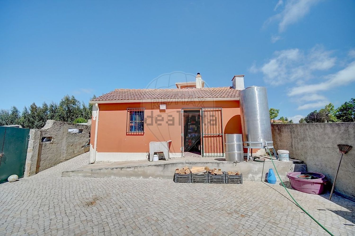 小楼房或独栋别墅出售在São Quintino - 外立面