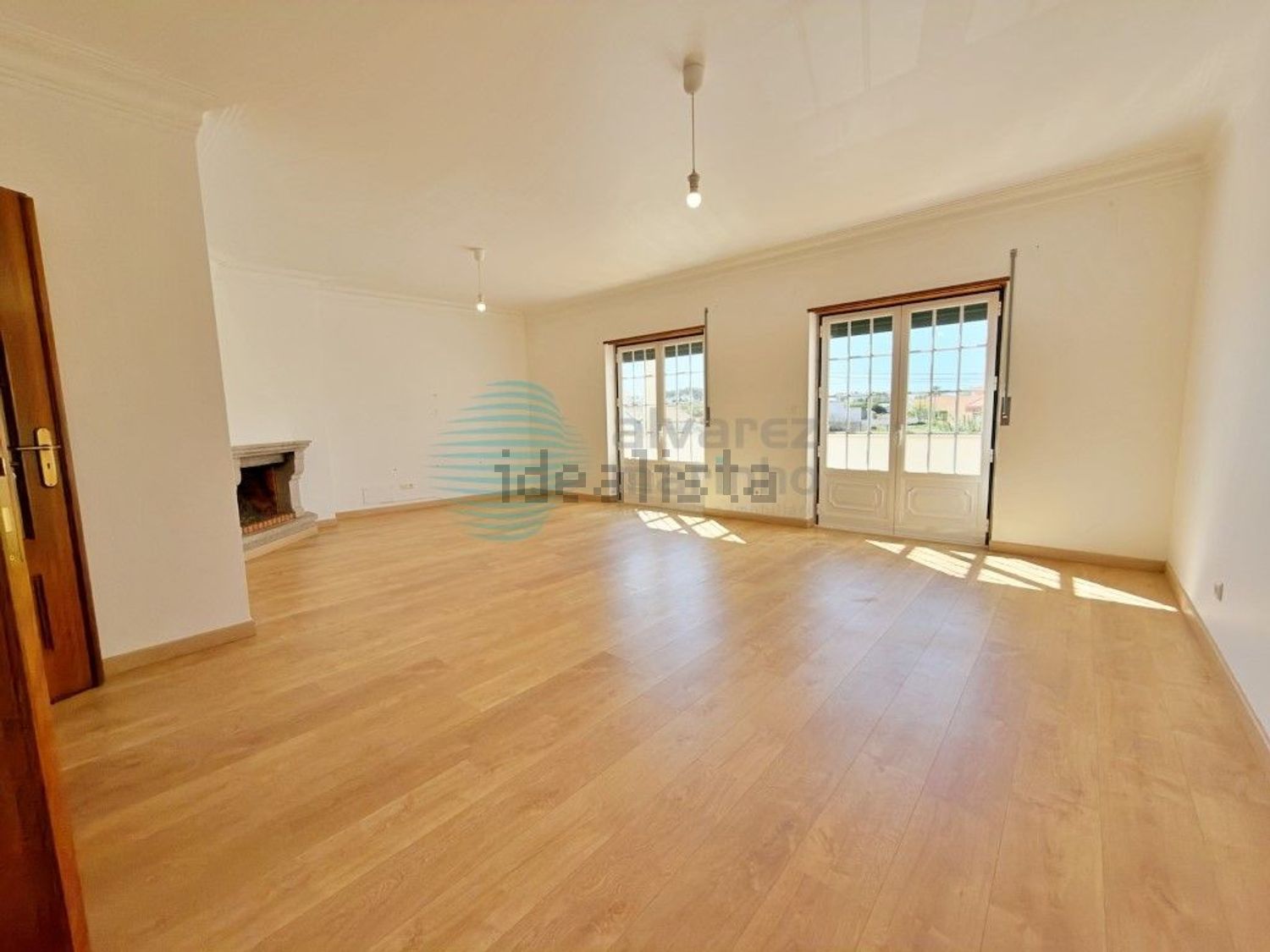 小楼房或独栋别墅出售在Rua 1° de Maio, 3 - 居住