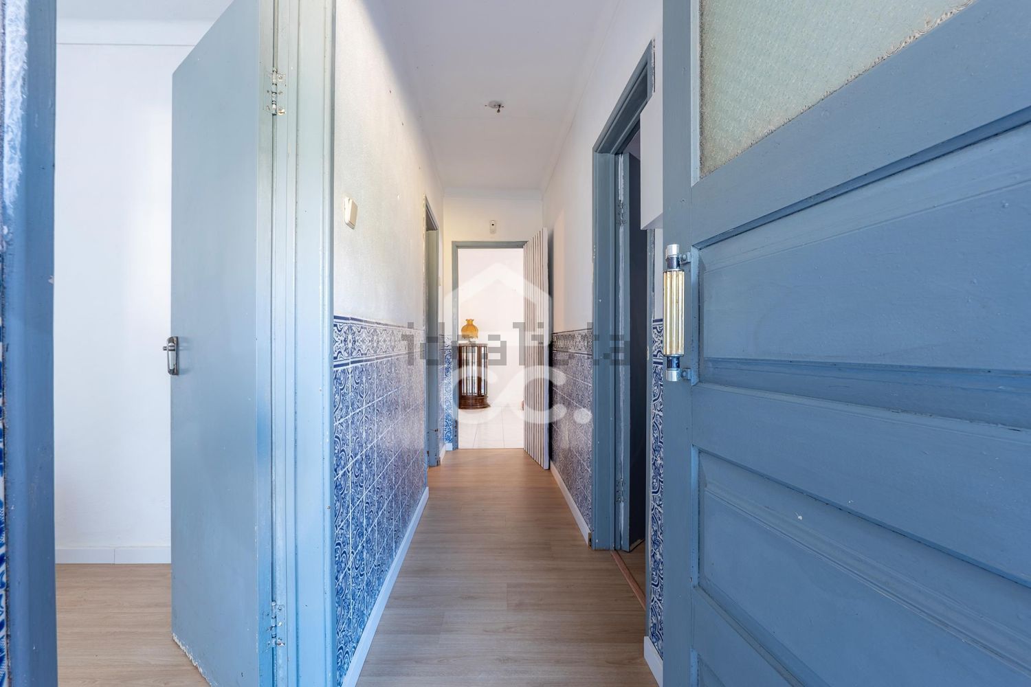 小楼房或独栋别墅出售在Lamas e Cercal - 过道