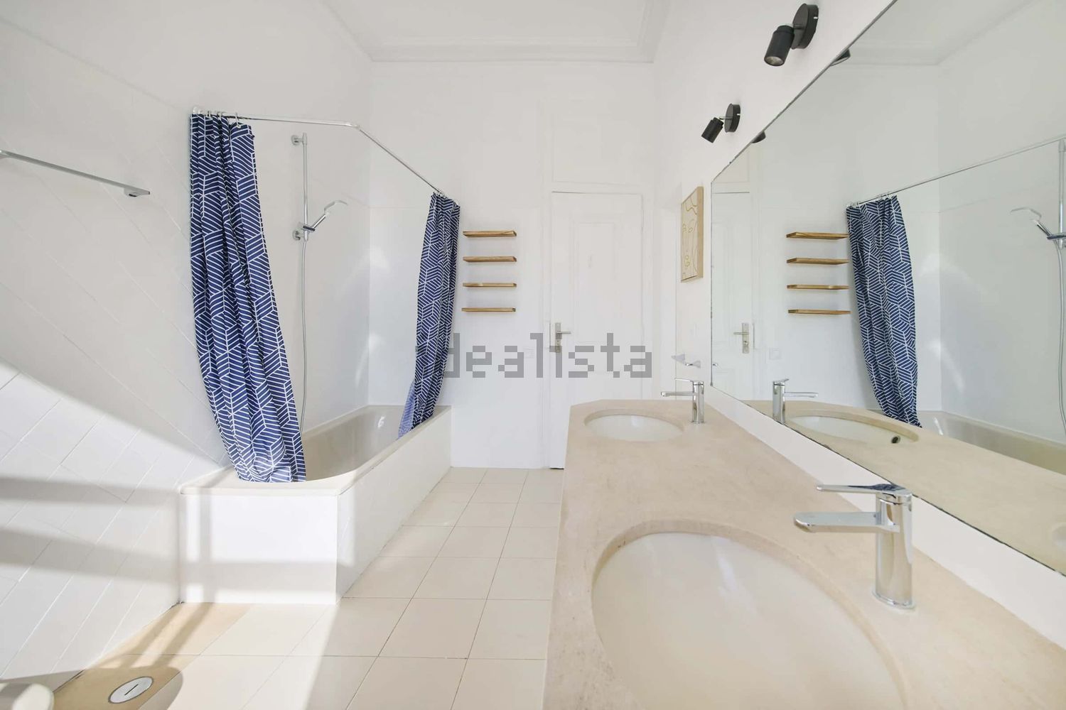 出租房间在Largo Vitorino Damásio, 2 - 卫生间