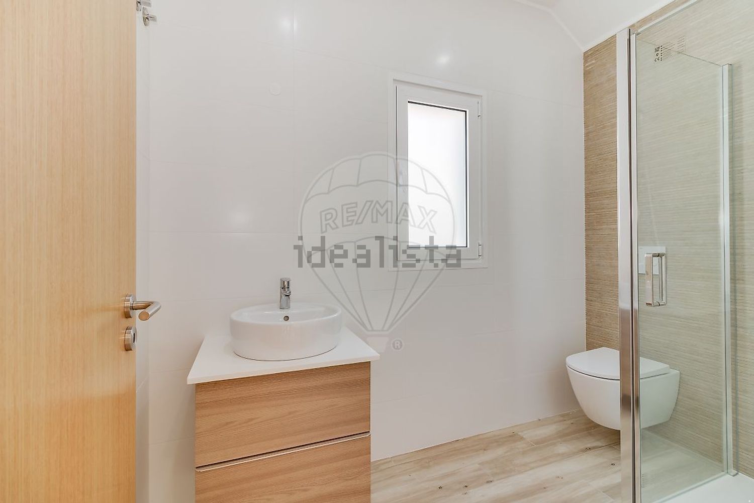 小楼房或独栋别墅出售在Rua da Cabine - 卫生间