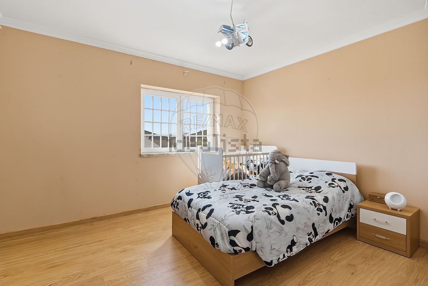 小楼房或独栋别墅出售在São Quintino - 卧室