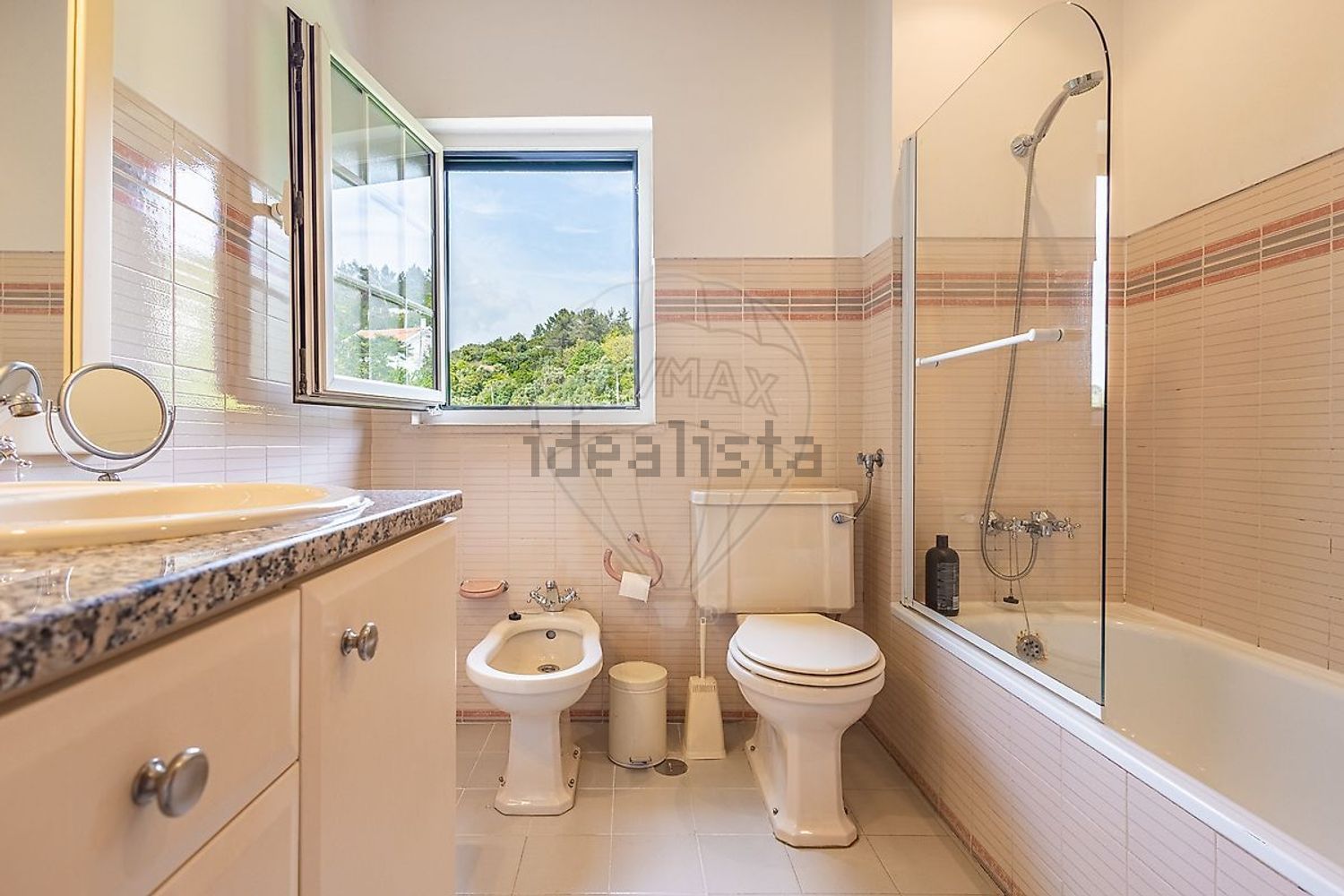 小楼房或独栋别墅出售Estr. da Serralheira de Baixo - 卫生间