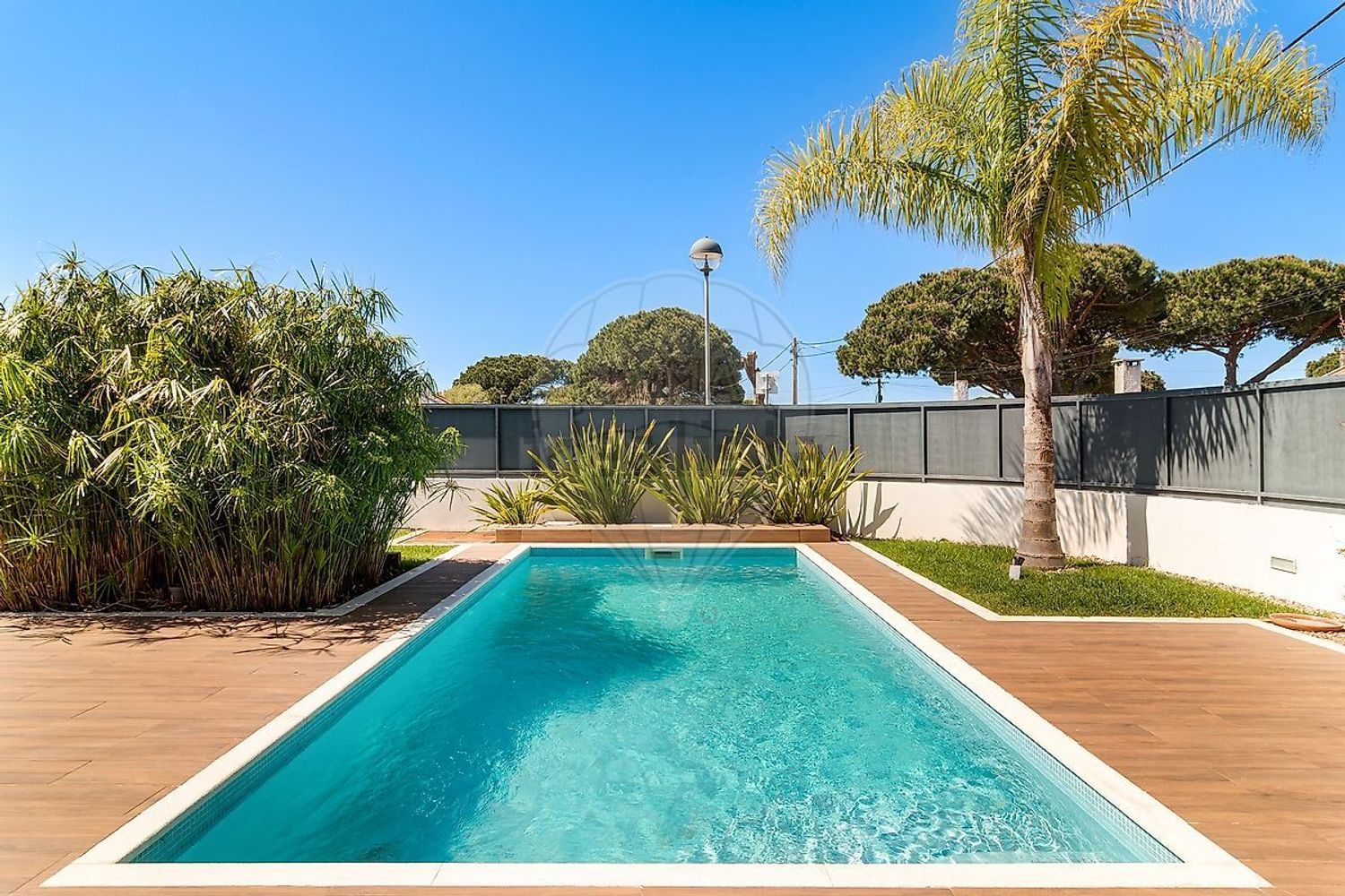 小楼房或独栋别墅出售在Rua dos Campos - 游泳池