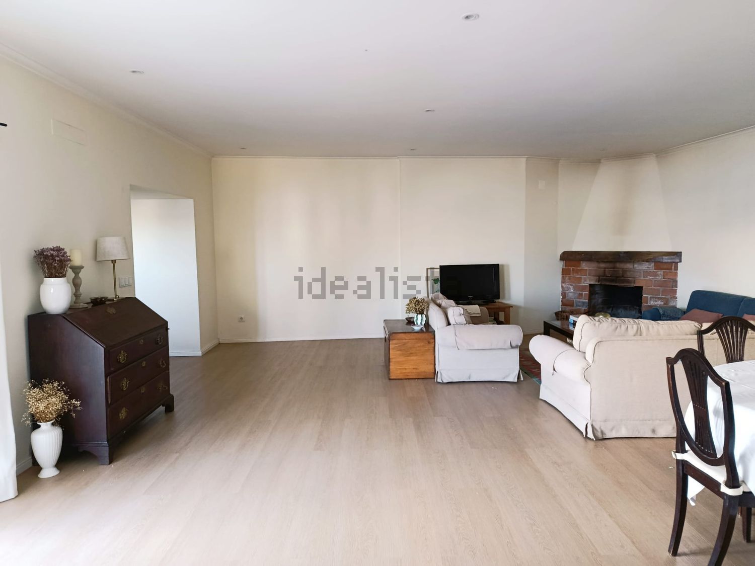 小楼房或独栋别墅出售在Peral - 客厅