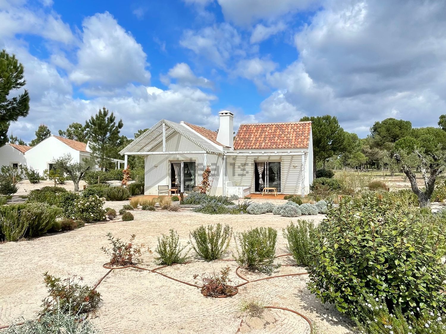 小楼房或独栋别墅出售Authentic Bicas s/n - 外立面