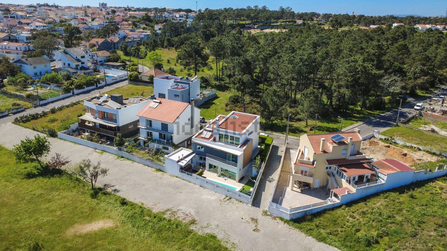 小楼房或独栋别墅出售在Rua Jorge Brum do Canto - 游泳池