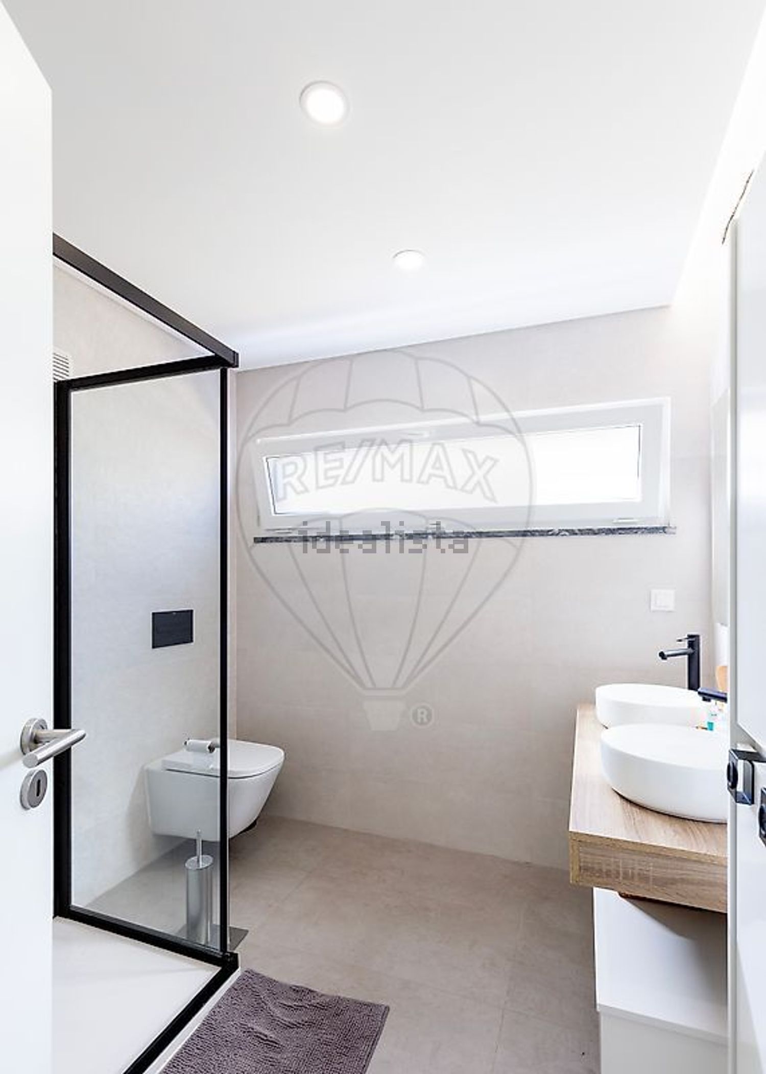 小楼房或独栋别墅出售在Rua e - 卫生间