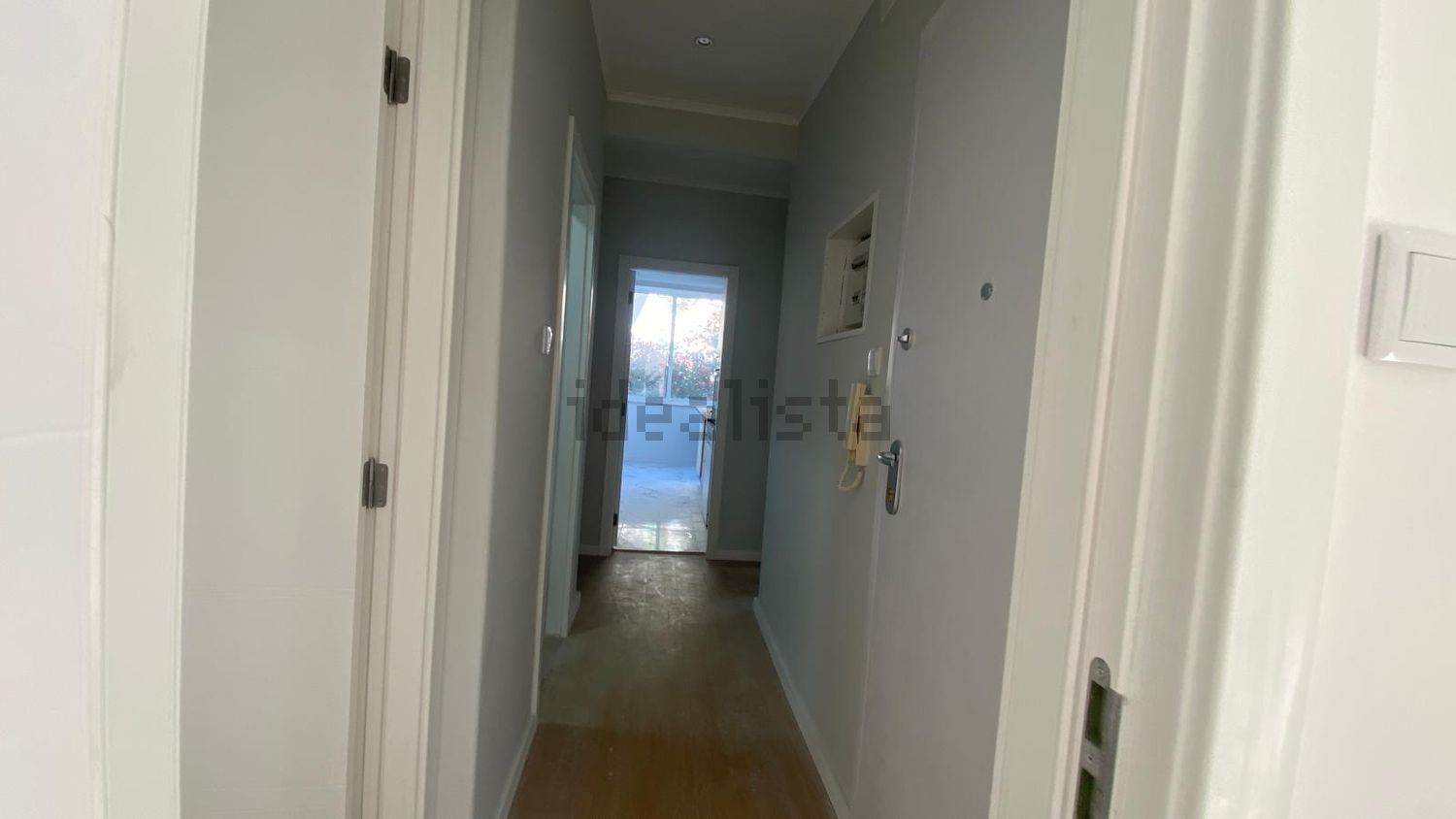 公寓 t3出售在Avenida Comandante Luís António da Silva - 过道