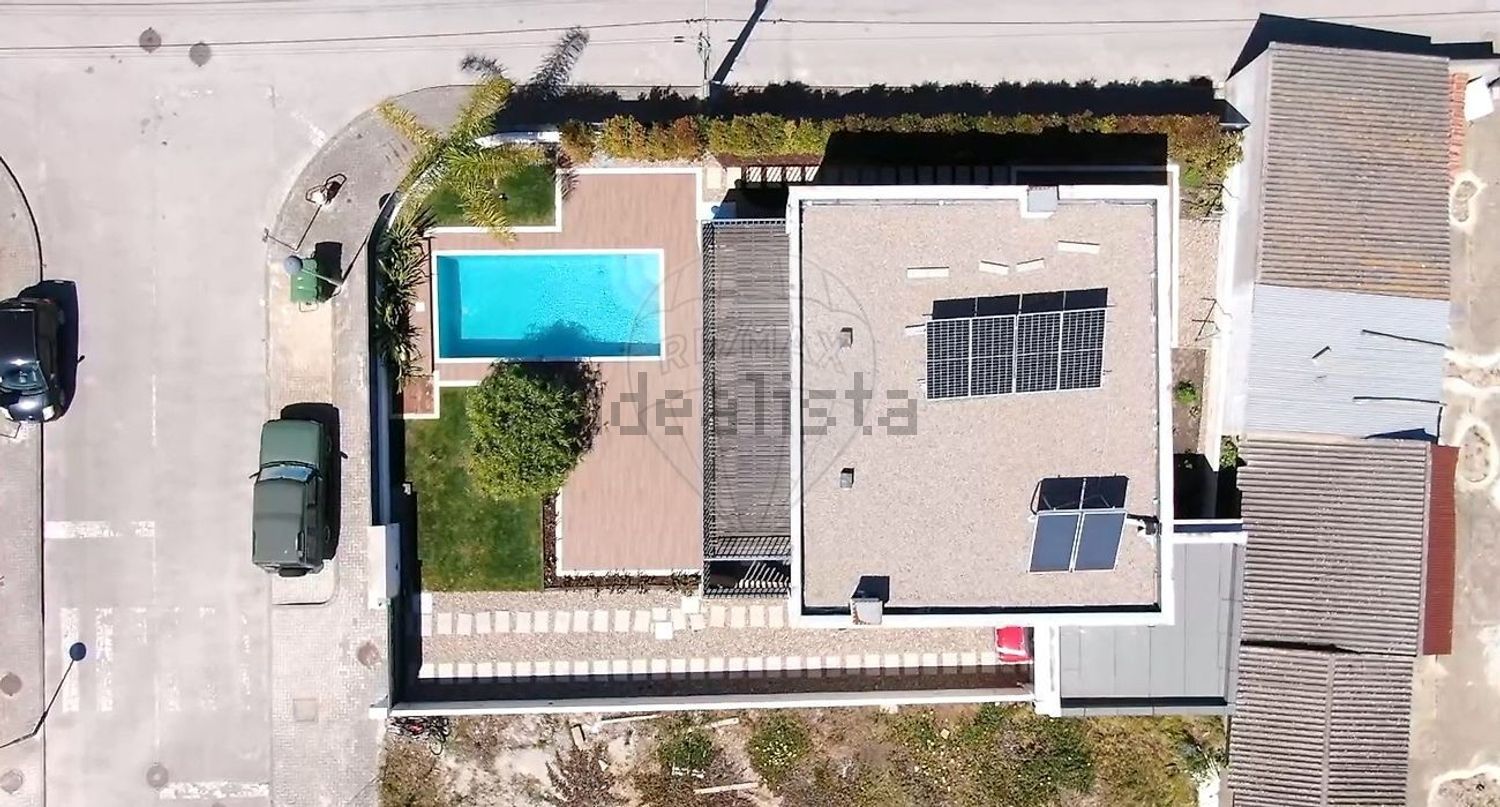 小楼房或独栋别墅出售在Rua dos Campos - 外立面