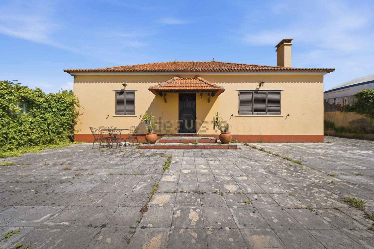 小楼房或独栋别墅出售在Rua do Bairro Novo - 外立面