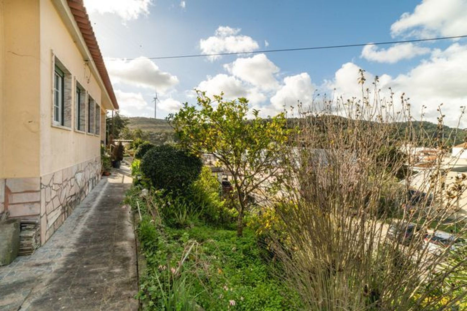 小楼房或独栋别墅出售在Travessa Linhas de Torres - 花园