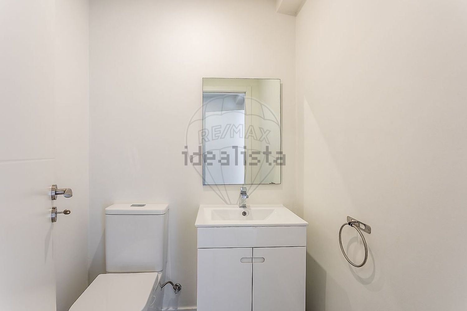 小楼房或独栋别墅出售在Rua Central - 卫生间