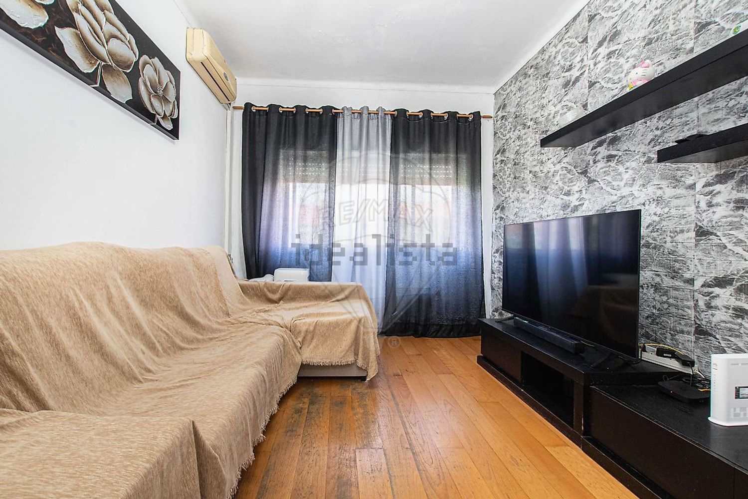 公寓 t2出售在Rua Piloto Nascimento Costa - 客厅