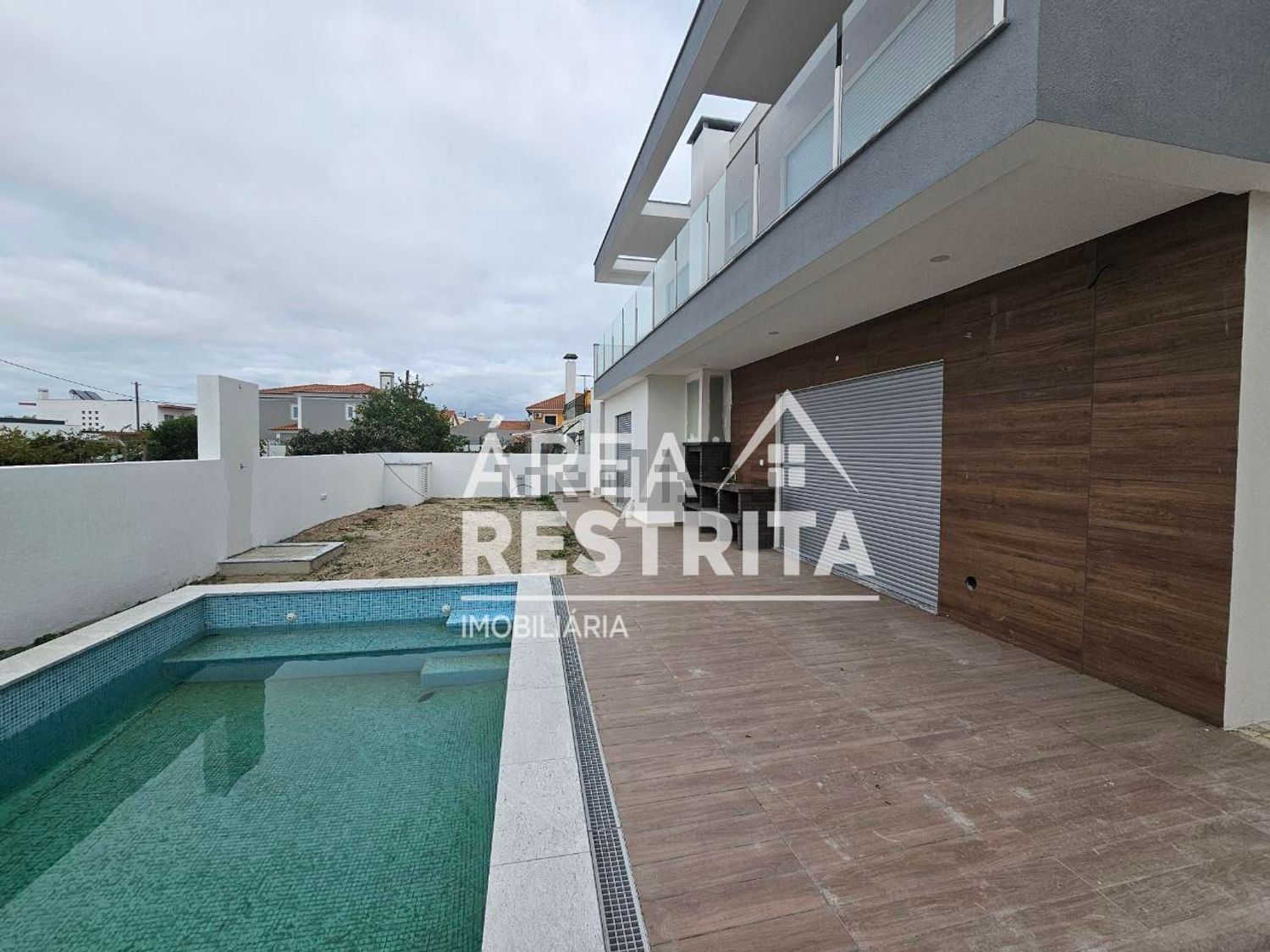 小楼房或独栋别墅出售在Vale de Choupos - Choilo - Galeotas - 游泳池