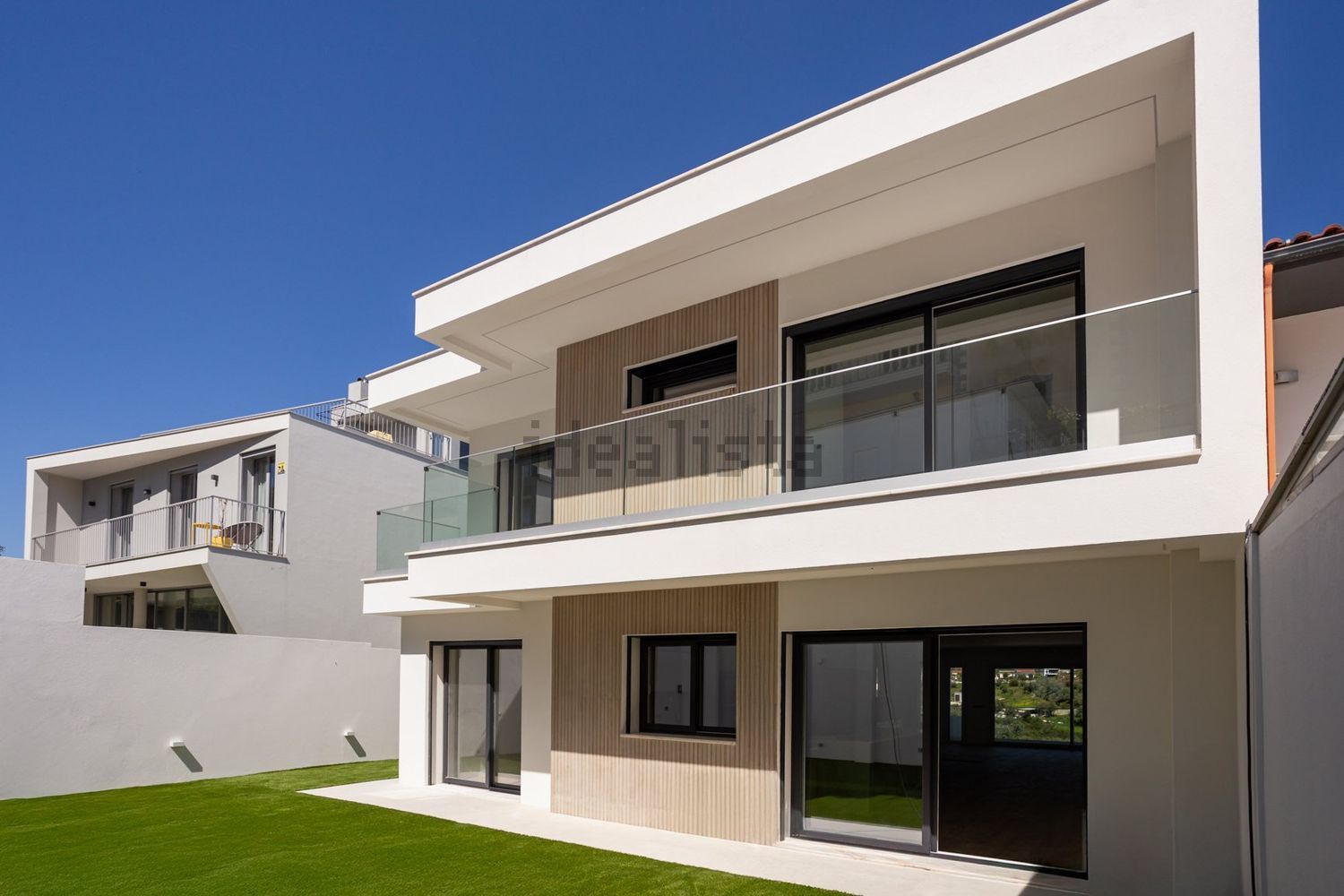 双拼别墅出售在Avenida Raul Brandão - 外立面