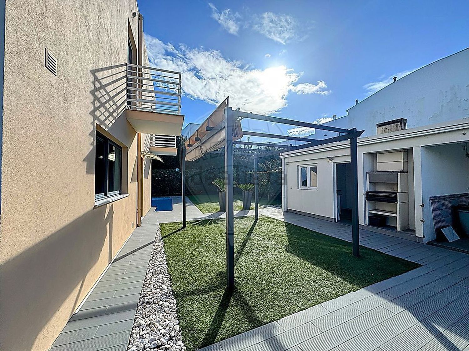 出租小楼房或独栋别墅在Rua Rosa Ramalho, 31 - 外立面