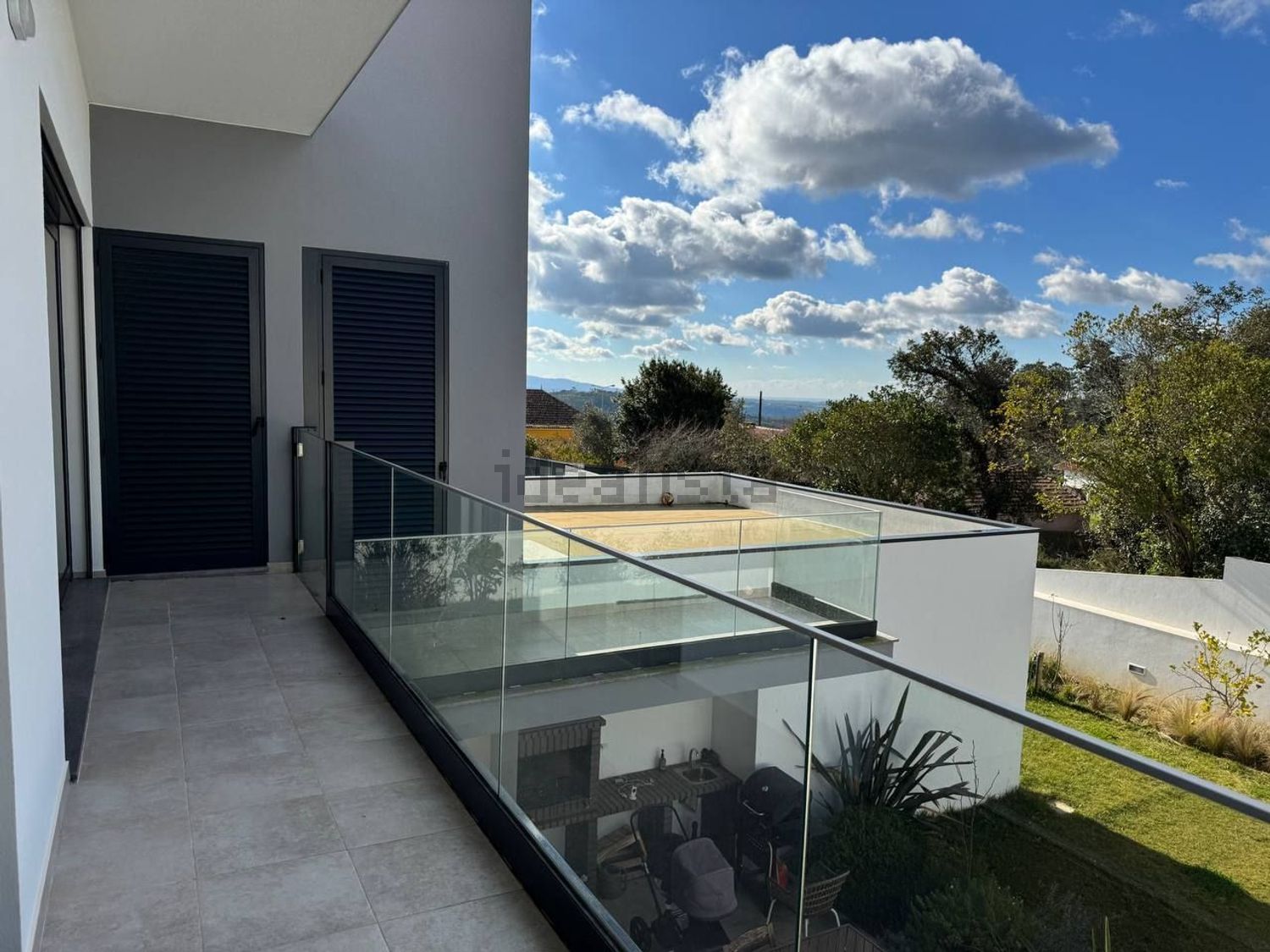 小楼房或独栋别墅出售在Avenida Movimento das Forças Armadas, 8 - 照片